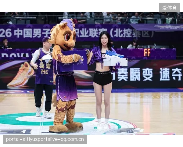 CBA四川队后场长传打成快攻扣篮，精彩瞬间再现篮球魅力！